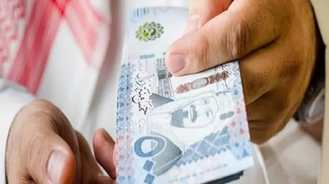 خادم الحرمين يقر بإضافة 1000 ريال زيادة على